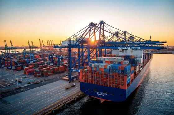 De Vrachtvervoerder Internationale Verschepende Vrachtvervoerder China van de Novccdrager aan Japan