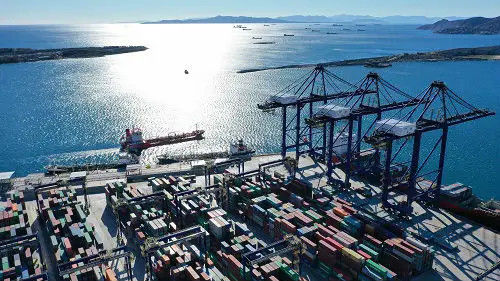 Snel Spoorwegvervoer en Overzees die China verschepen aan Rusland